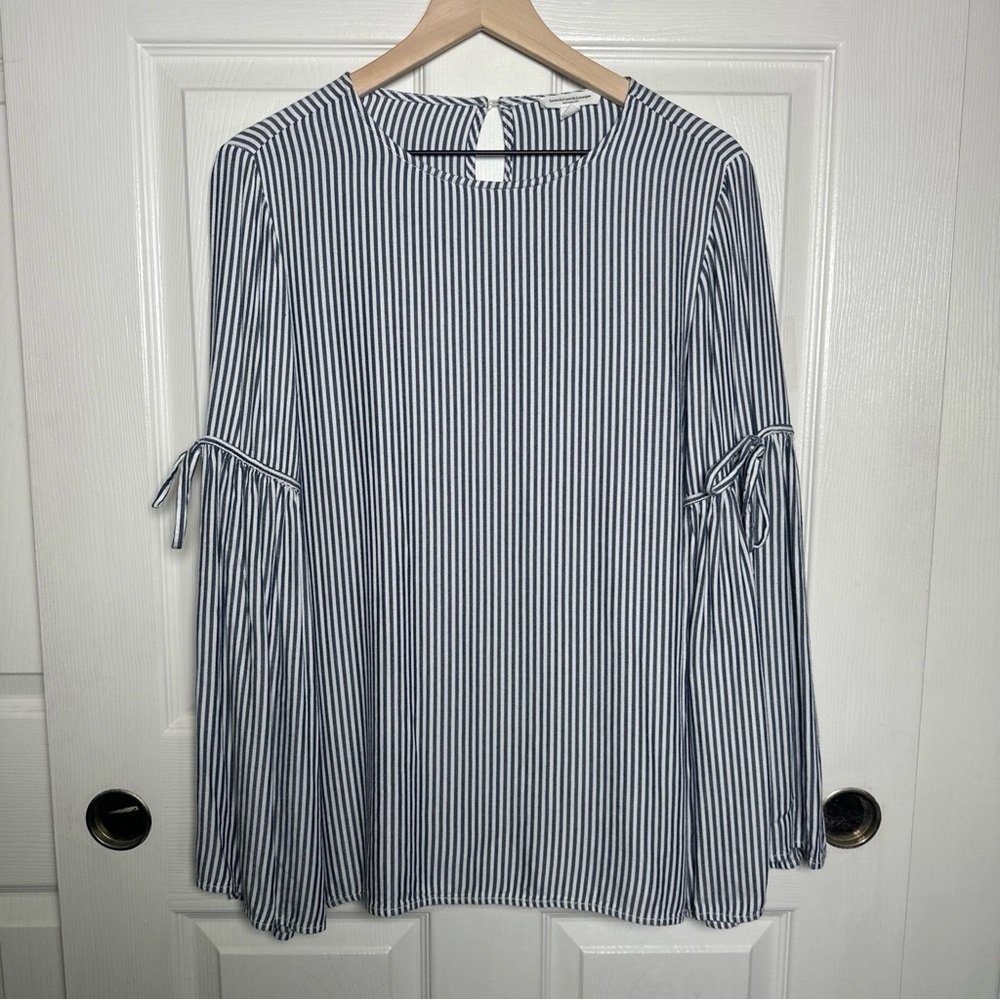 Beachlunchlounge Blue Bell Sleeve Blouse with Relaxed Fit
